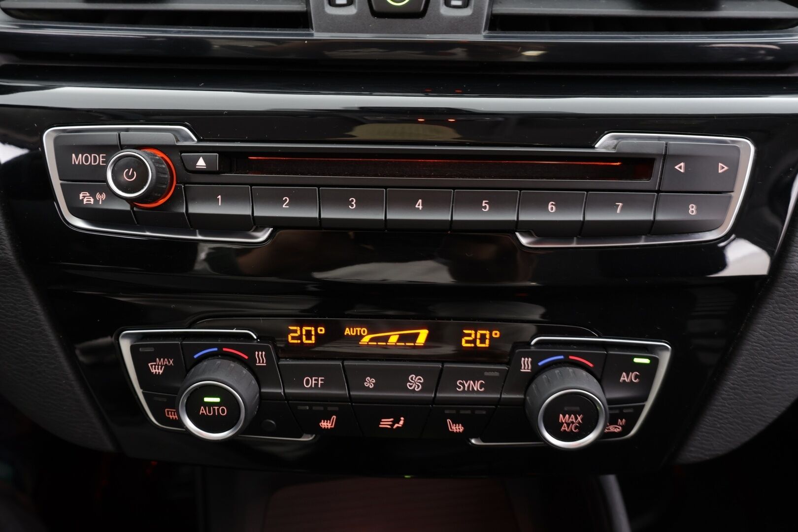 BMW X1 2016 F48 xDrive18d A Business * Vakkari / P.kamera / LED / Navi / Sporttipenkit / Koukku / Hifi / Comfort Access * - 1.Om Suomi-auto / Kahdet renkaat aluvanteilla - HULLU BLACKWEEK KORKOTARJOUS 2,49%