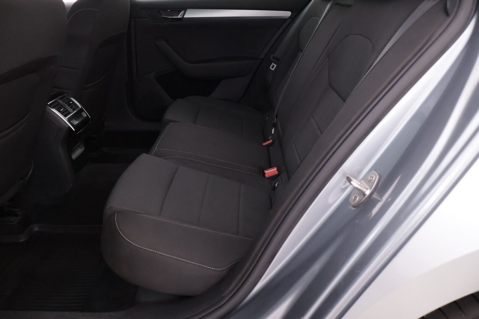 Skoda Superb 2016 Combi 2,0 TDI 190 Ambition - | Webasto | Koukku | Vakkari | Suomi-auto | Paranneltu Äänentoisto | 2x Hyvät Renkaat aluilla |