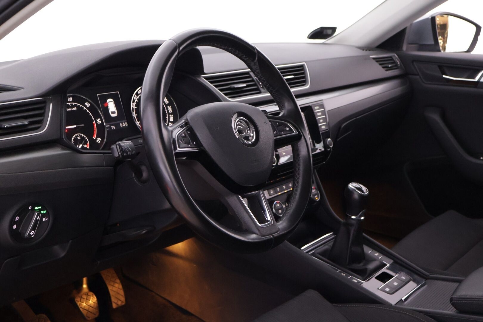 Skoda Superb 2016 Combi 2,0 TDI 190 Ambition - | Webasto | Koukku | Vakkari | Suomi-auto | Paranneltu Äänentoisto | 2x Hyvät Renkaat aluilla |