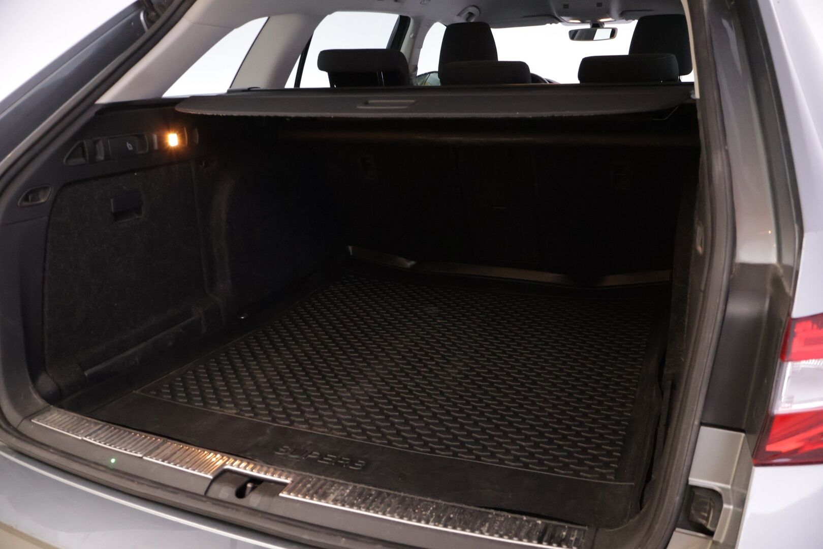 Skoda Superb 2016 Combi 2,0 TDI 190 Ambition - | Webasto | Koukku | Vakkari | Suomi-auto | Paranneltu Äänentoisto | 2x Hyvät Renkaat aluilla |
