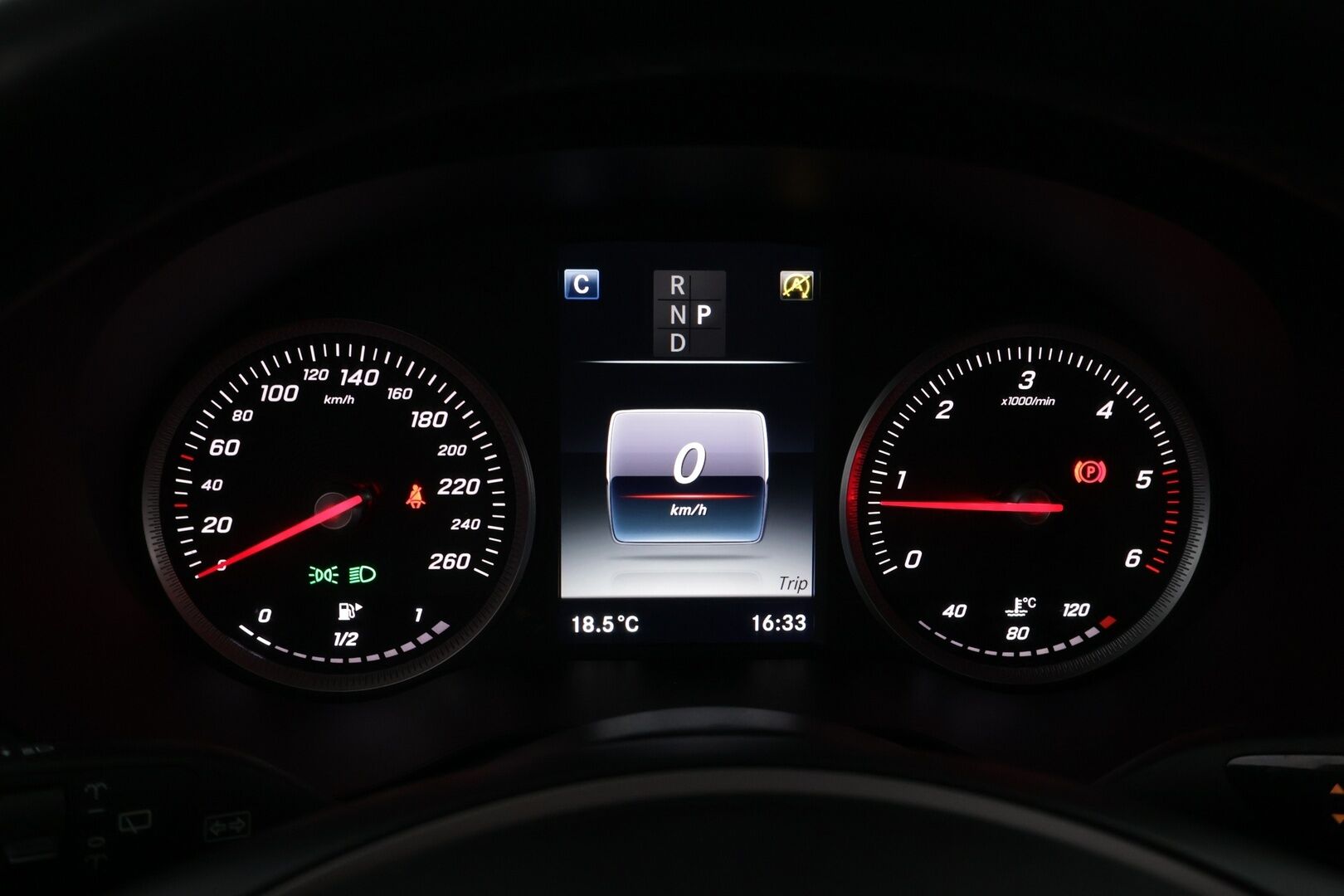 Mercedes-Benz GLC 2016 250 d 4Matic A Premium Business * Suomiauto / Burmester / Vetokoukku / Peruutuskamera / ILS LED / Lohko & Sisäpistoke! - Pienet kilometrit / Siisti / Juuri tullut Tampereelle!