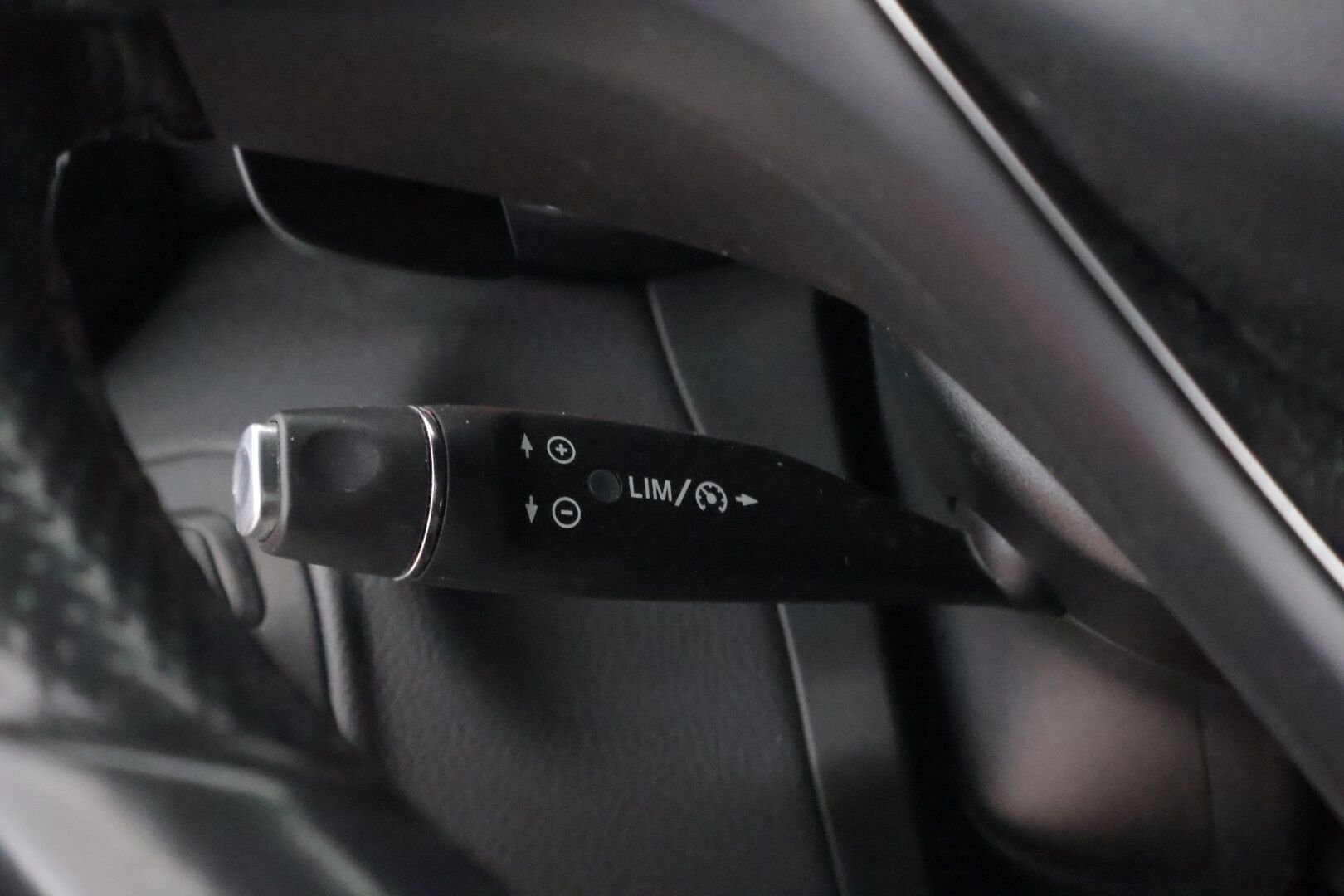 Mercedes-Benz GLC 2016 250 d 4Matic A Premium Business * Suomiauto / Burmester / Vetokoukku / Peruutuskamera / ILS LED / Lohko & Sisäpistoke! - Pienet kilometrit / Siisti / Juuri tullut Tampereelle!