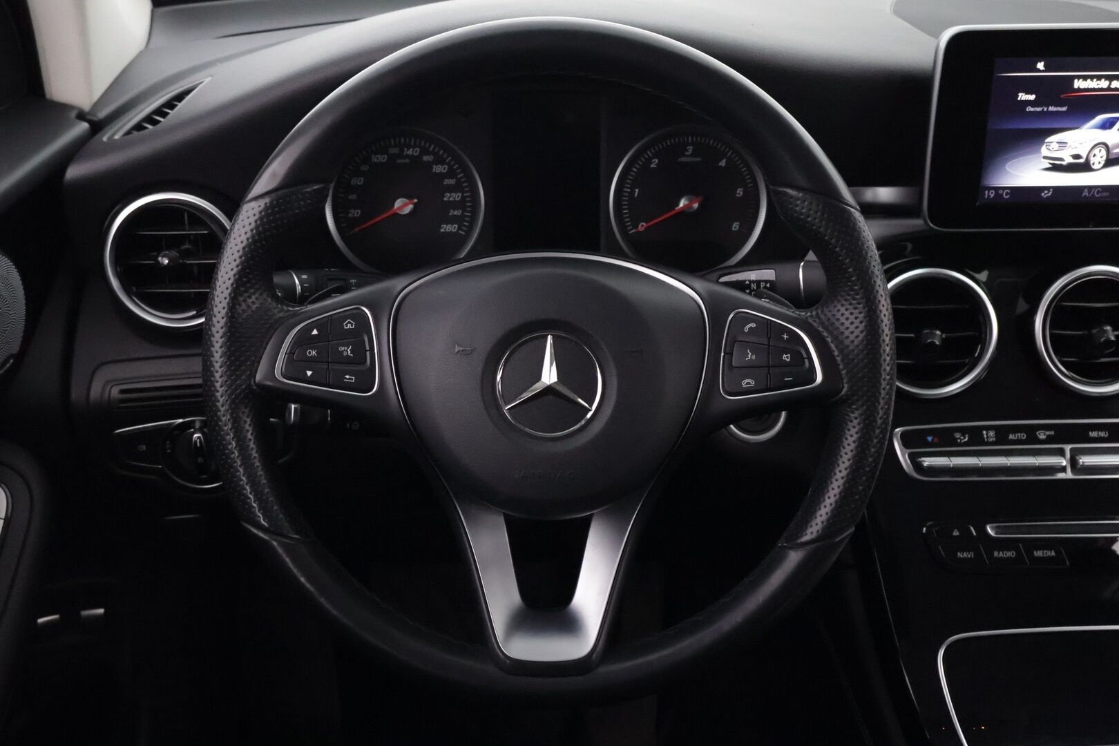 Mercedes-Benz GLC 2016 250 d 4Matic A Premium Business * Suomiauto / Burmester / Vetokoukku / Peruutuskamera / ILS LED / Lohko & Sisäpistoke! - Pienet kilometrit / Siisti 