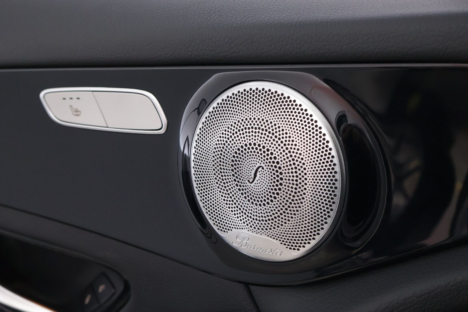 Mercedes-Benz GLC 2016 250 d 4Matic A Premium Business * Suomiauto / Burmester / Vetokoukku / Peruutuskamera / ILS LED / Lohko & Sisäpistoke! - Pienet kilometrit / Siisti / Juuri tullut Tampereelle!