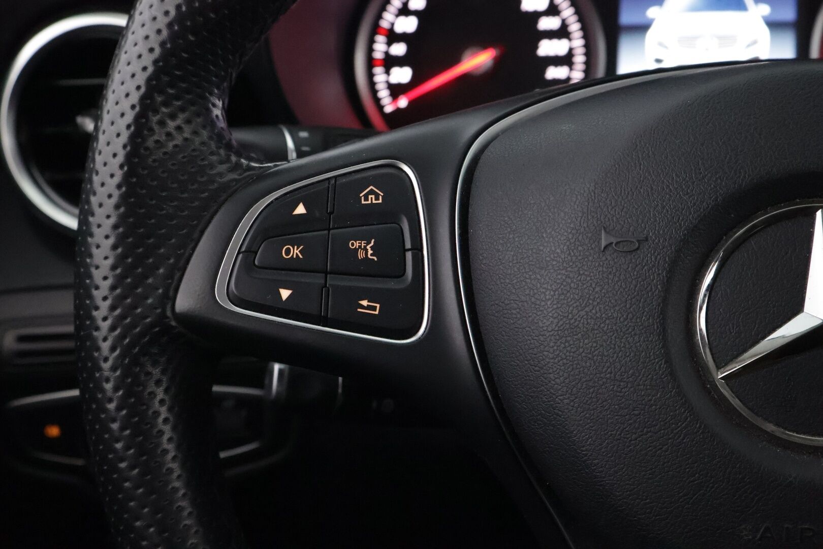 Mercedes-Benz GLC 2016 250 d 4Matic A Premium Business * Suomiauto / Burmester / Vetokoukku / Peruutuskamera / ILS LED / Lohko & Sisäpistoke! - Pienet kilometrit / Siisti / Juuri tullut Tampereelle! - HULLUT AVAJAISHULINAT KORKOTARJOUS 3,29 %