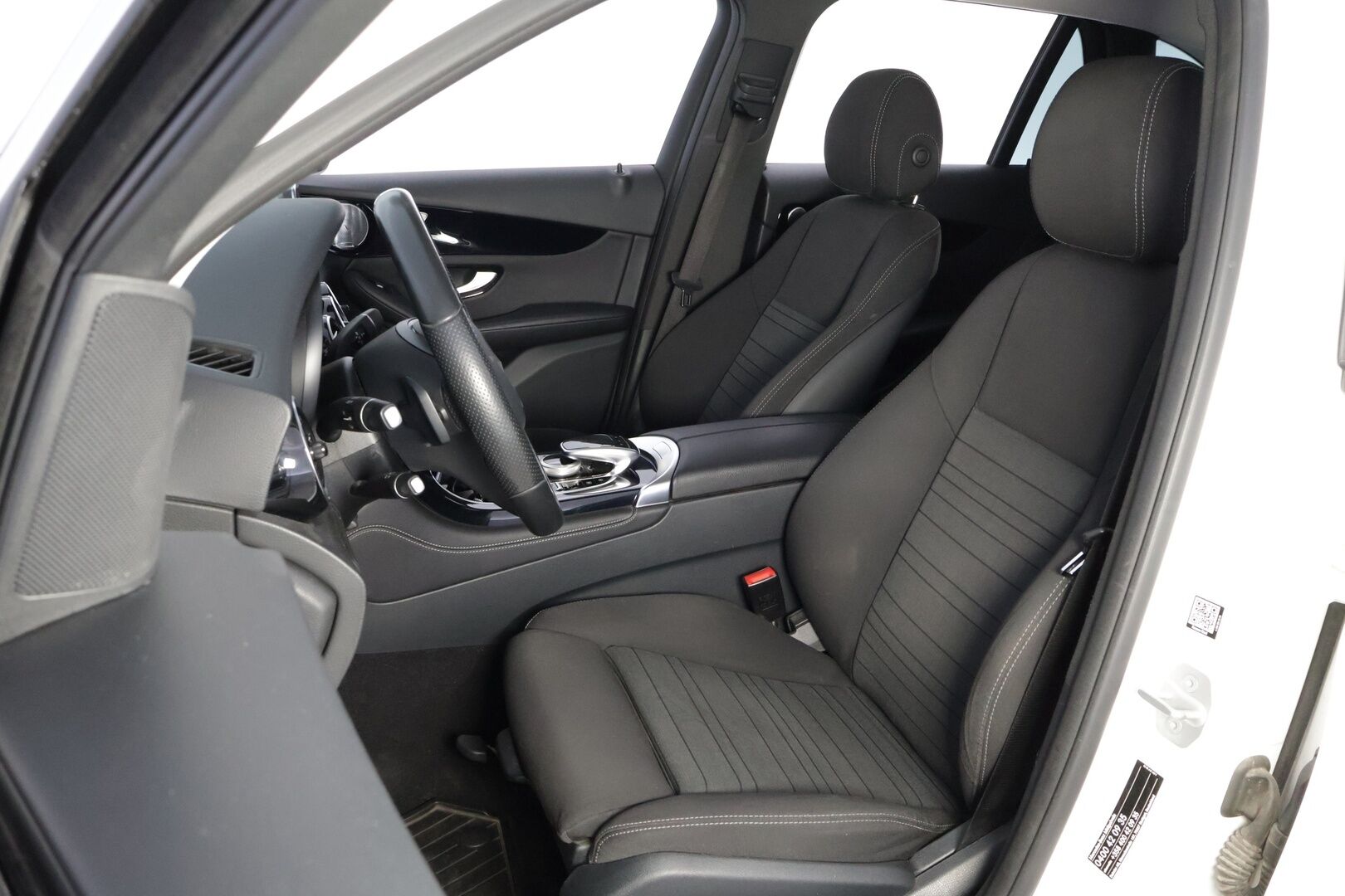 Mercedes-Benz GLC 2016 250 d 4Matic A Premium Business * Suomiauto / Burmester / Vetokoukku / Peruutuskamera / ILS LED / Lohko & Sisäpistoke! - Pienet kilometrit / Siisti / Juuri tullut Tampereelle! - HULLUT AVAJAISHULINAT KORKOTARJOUS 3,29 %