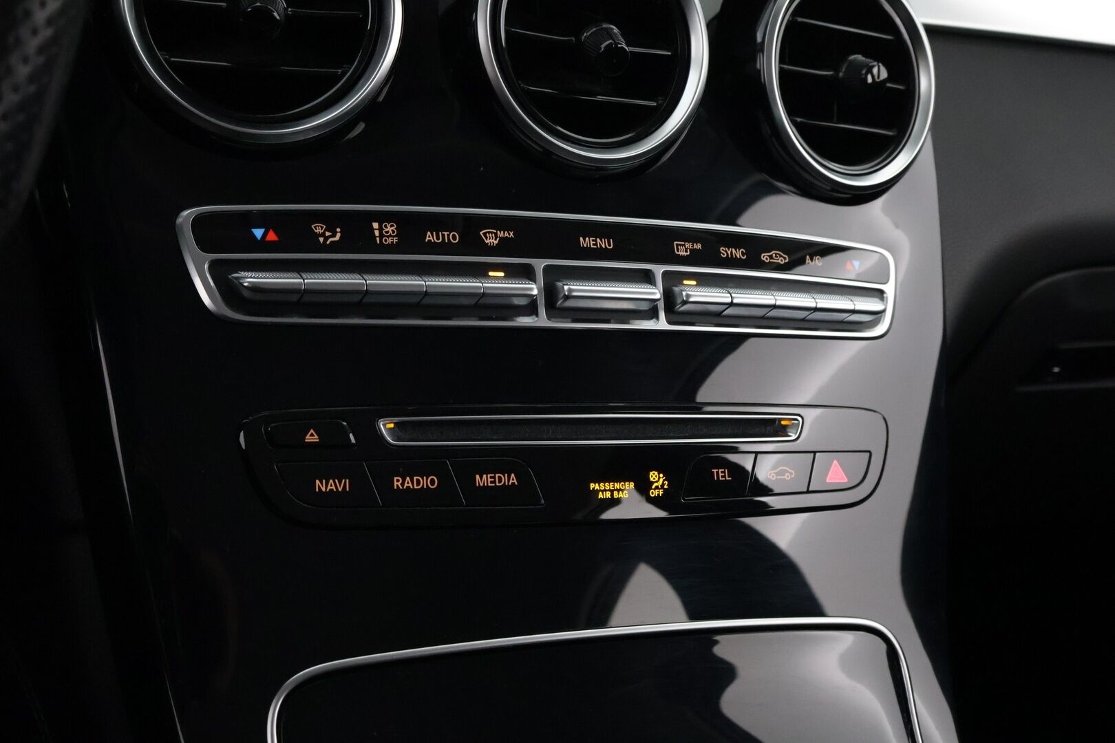 Mercedes-Benz GLC 2016 250 d 4Matic A Premium Business * Suomiauto / Burmester / Vetokoukku / Peruutuskamera / ILS LED / Lohko & Sisäpistoke! - Pienet kilometrit / Siisti 