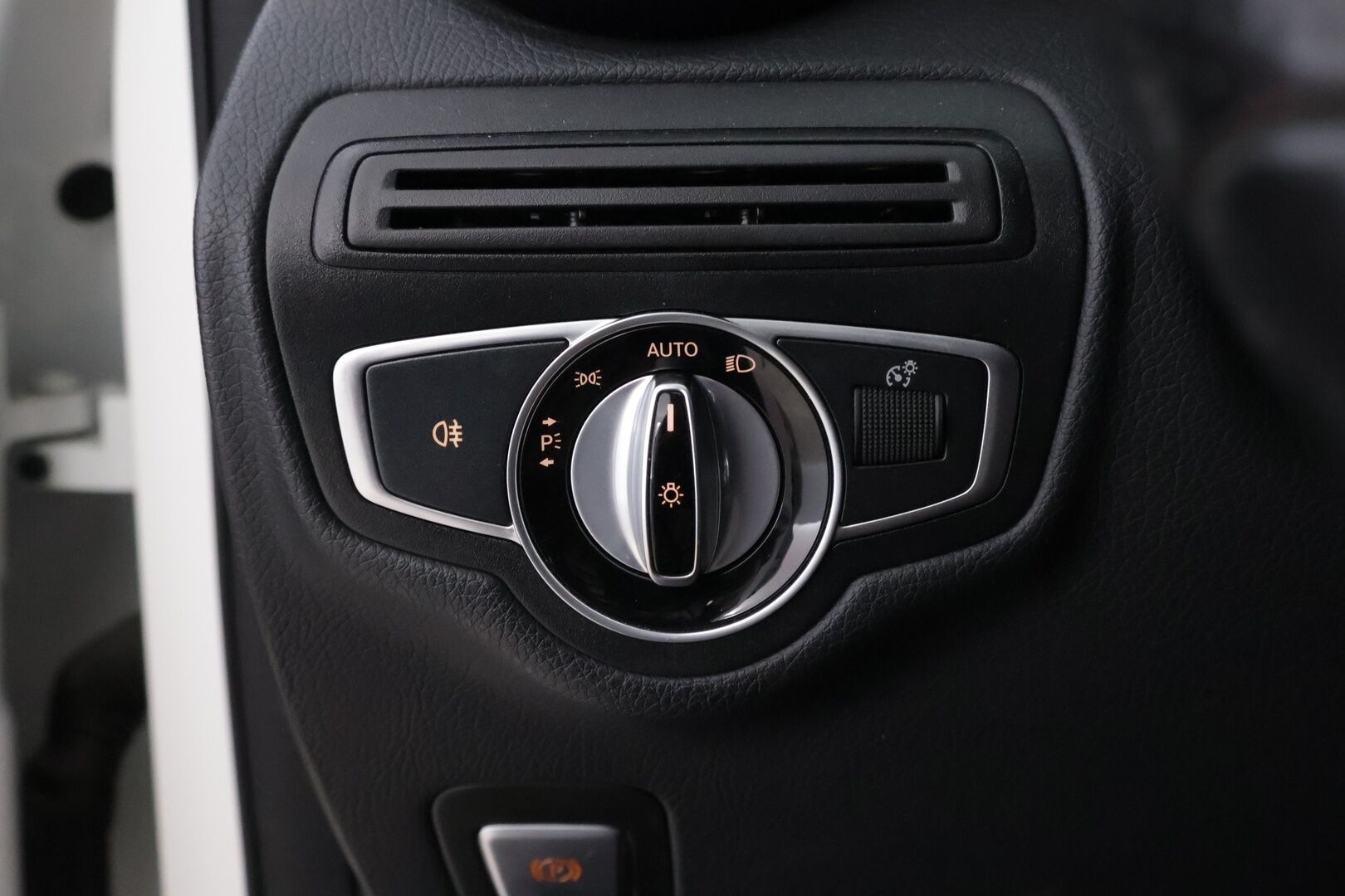 Mercedes-Benz GLC 2016 250 d 4Matic A Premium Business * Suomiauto / Burmester / Vetokoukku / Peruutuskamera / ILS LED / Lohko & Sisäpistoke! - Pienet kilometrit / Siisti / Juuri tullut Tampereelle!