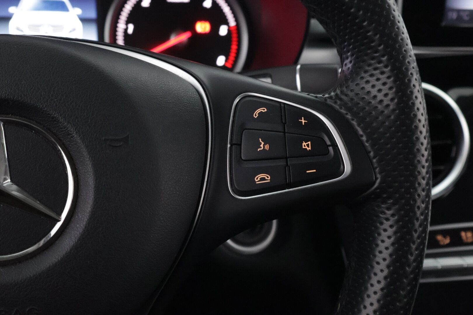 Mercedes-Benz GLC 2016 250 d 4Matic A Premium Business * Suomiauto / Burmester / Vetokoukku / Peruutuskamera / ILS LED / Lohko & Sisäpistoke! - Pienet kilometrit / Siisti / Juuri tullut Tampereelle!