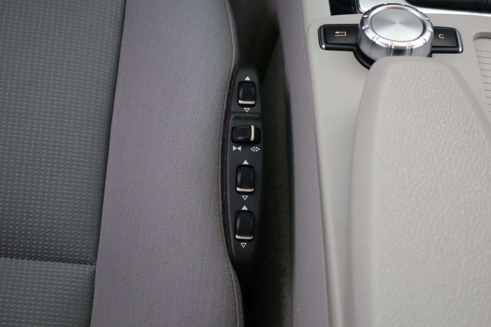 Mercedes-Benz C 2012 220 cdi Premium Business */ Ortopedi-istuimet / Kattoluukku / Vakkari / Lohko / Koukku / 2x renkaat /* - Särmä historia / Juuri leimattu / Ilmainen kotiintoimitus
