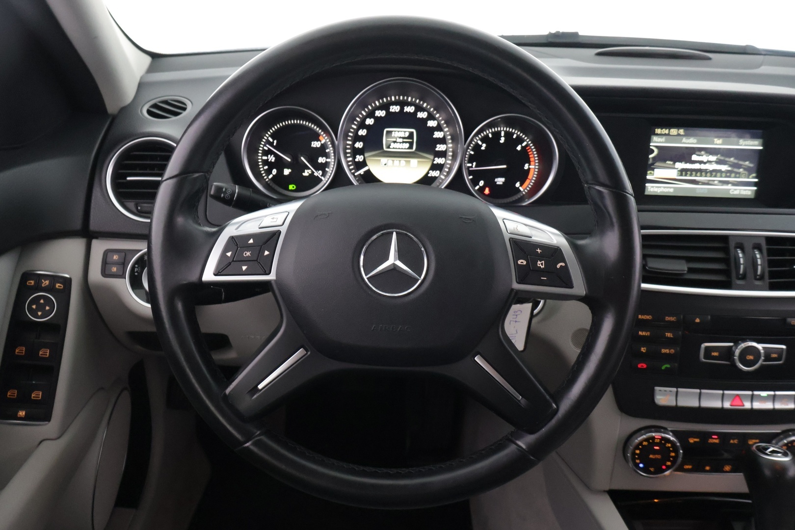 Mercedes-Benz C 2012 220 cdi Premium Business */ Ortopedi-istuimet / Kattoluukku / Vakkari / Lohko / Koukku / 2x renkaat /* - Särmä historia / Juuri leimattu / Ilmainen kotiintoimitus