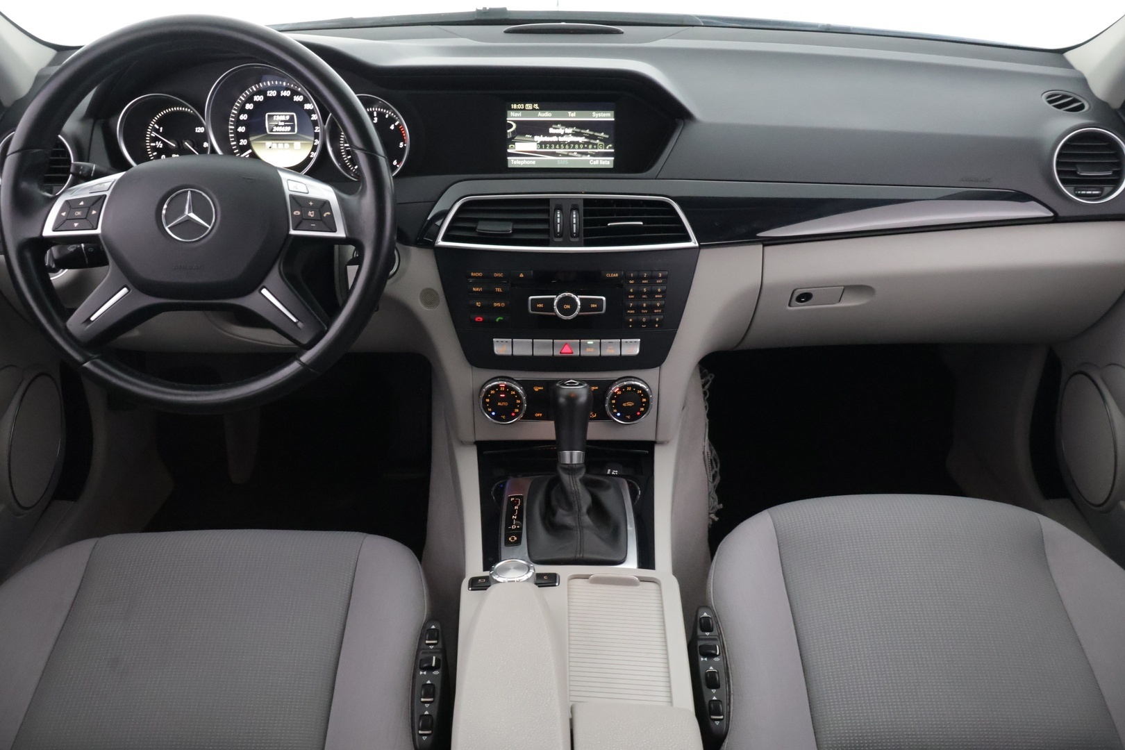 Mercedes-Benz C 2012 220 cdi Premium Business */ Ortopedi-istuimet / Kattoluukku / Vakkari / Lohko / Koukku / 2x renkaat /* - Särmä historia / Juuri leimattu / Ilmainen kotiintoimitus