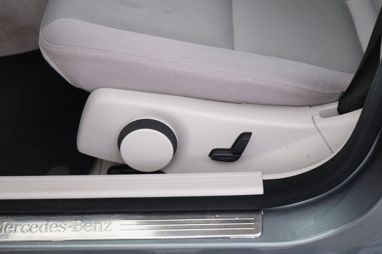 Mercedes-Benz C 2012 220 cdi Premium Business */ Ortopedi-istuimet / Kattoluukku / Vakkari / Lohko / Koukku / 2x renkaat /* - Särmä historia / Juuri leimattu / Ilmainen kotiintoimitus