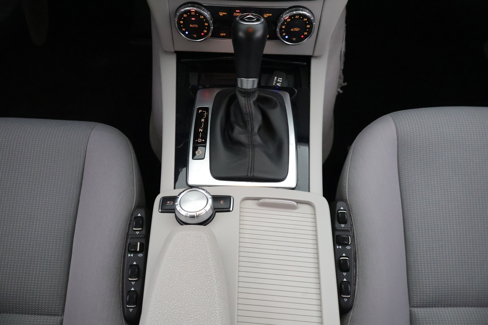 Mercedes-Benz C 2012 220 cdi Premium Business */ Ortopedi-istuimet / Kattoluukku / Vakkari / Lohko / Koukku / 2x renkaat /* - Särmä historia / Juuri leimattu / Ilmainen kotiintoimitus
