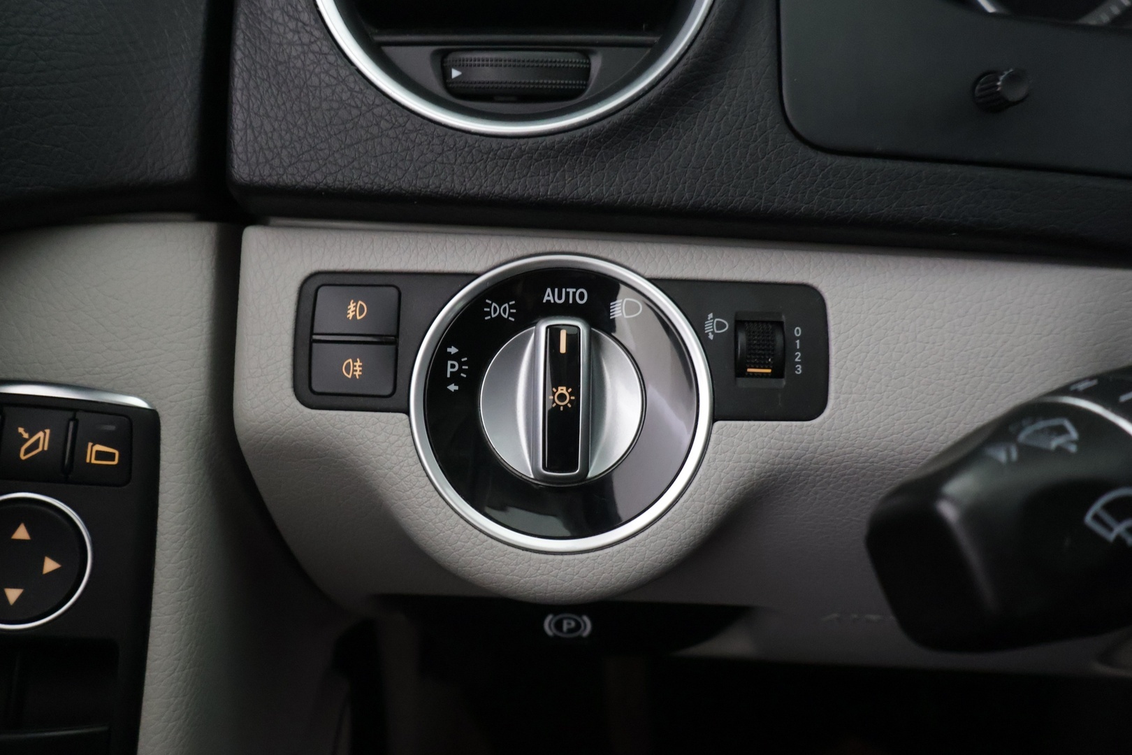 Mercedes-Benz C 2012 220 cdi Premium Business */ Ortopedi-istuimet / Kattoluukku / Vakkari / Lohko / Koukku / 2x renkaat /* - Särmä historia / Juuri leimattu / Ilmainen kotiintoimitus