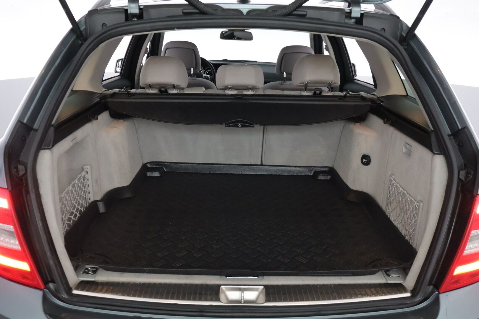 Mercedes-Benz C 2012 220 cdi Premium Business */ Ortopedi-istuimet / Kattoluukku / Vakkari / Lohko / Koukku / 2x renkaat /* - Särmä historia / Juuri leimattu / Ilmainen kotiintoimitus