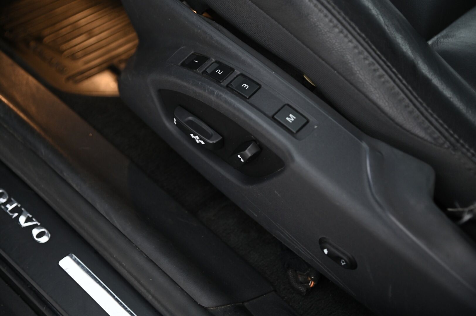Volvo XC60 2016 D4 AWD Business Summum aut - Muistipenkit | Vetokoukku | Webasto | Ei Adblue |  High Performance audio |  | 2x renkaat&alumiinivanteet | nahkasisusta