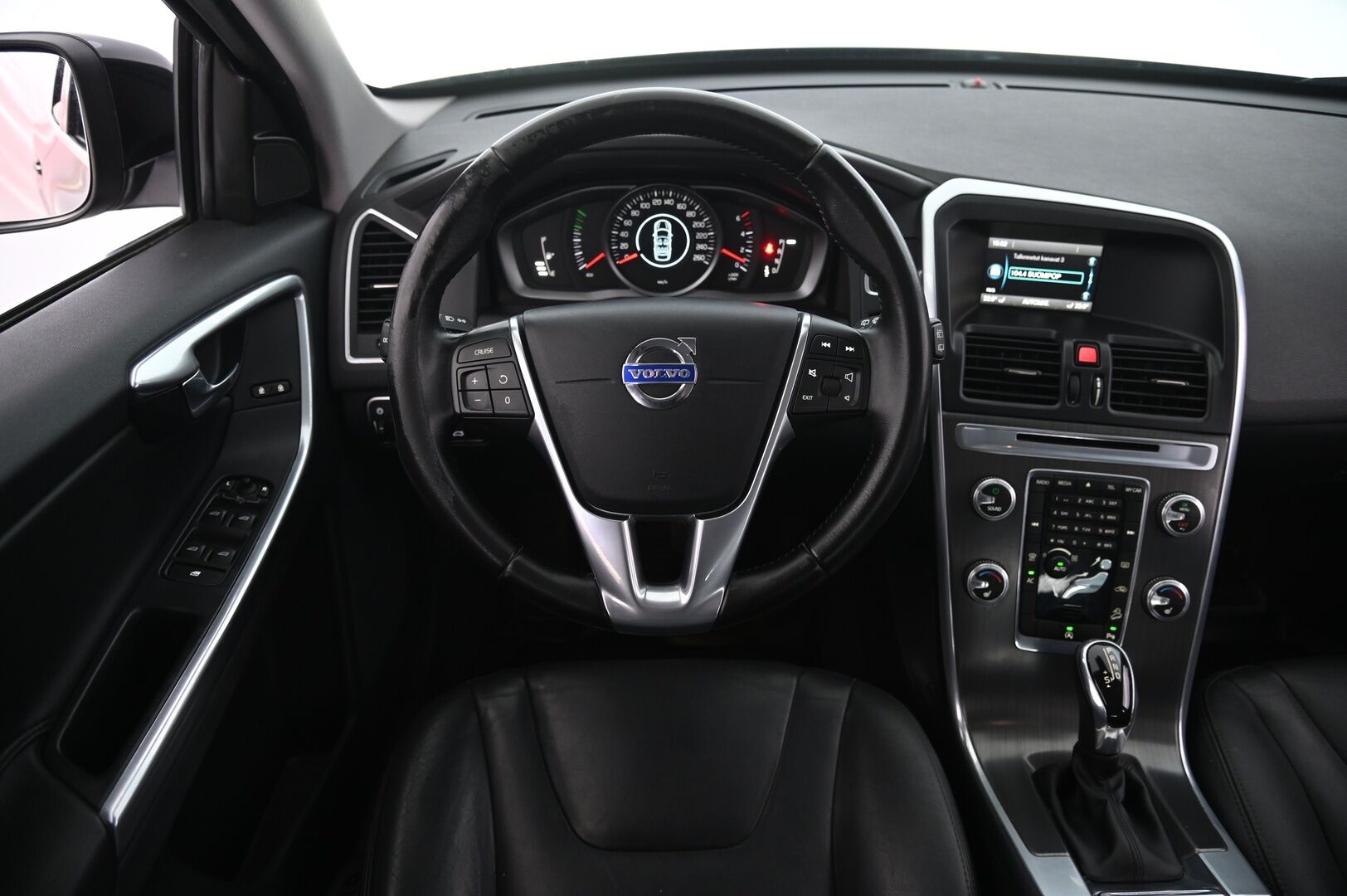 Volvo XC60 2016 D4 AWD Business Summum aut - Muistipenkit | Vetokoukku | Webasto | Ei Adblue |  High Performance audio |  | 2x renkaat&alumiinivanteet | nahkasisusta