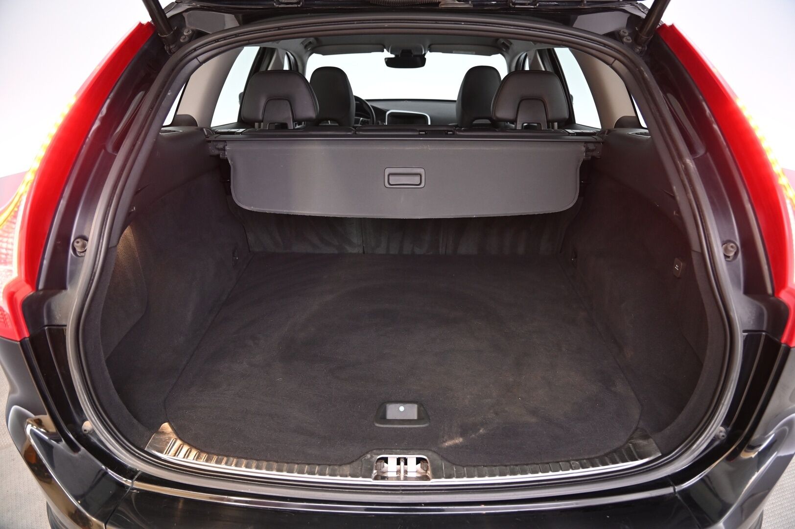 Volvo XC60 2016 D4 AWD Business Summum aut - Muistipenkit | Vetokoukku | Webasto | Ei Adblue |  High Performance audio |  | 2x renkaat&alumiinivanteet | nahkasisusta