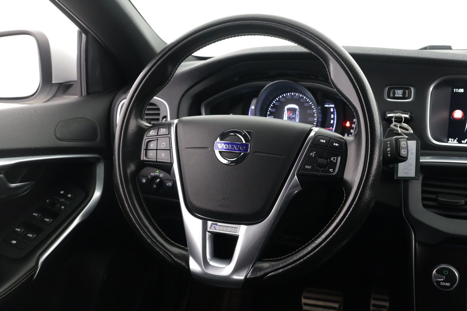 Volvo V40 2016 D4 Business R-Design aut - Ei Adblue järjestelmää | Vakkari | R-Design | Bluetooth | Star&Stop järjestelmä | Autom. Ilmastointi | Vetokoukku | 2x vanteet | Digimittaristo | Navi - KORKO VAIN 3,99 %