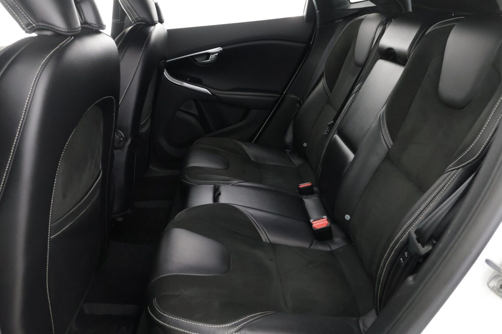 Volvo V40 2016 D4 Business R-Design aut - Ei Adblue järjestelmää | Vakkari | R-Design | Bluetooth | Star&Stop järjestelmä | Autom. Ilmastointi | Vetokoukku | 2x vanteet | Digimittaristo | Navi - KORKO VAIN 3,99 %