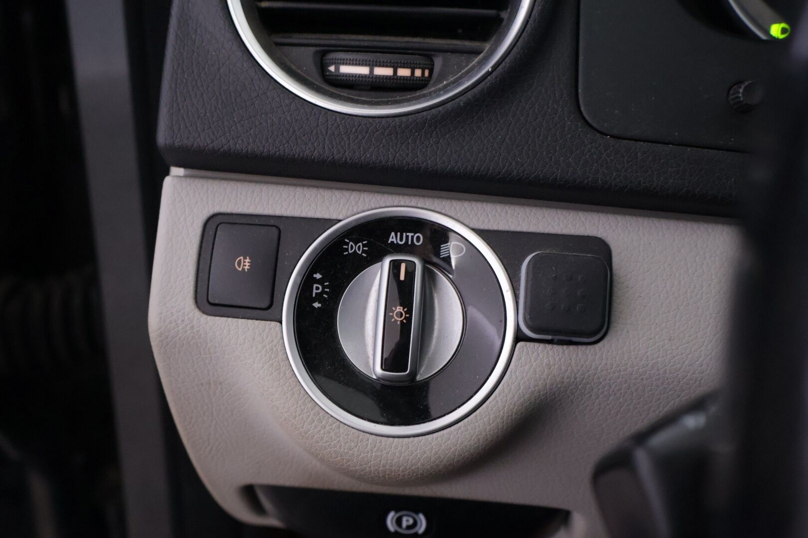 Mercedes-Benz C 2012 250 CDI 4MATIC - Myydään huutokaupat.com - - | Irroitettava koukku | Ilmastointi | Vakkari | Lohko ja sisäpistoke | - Myydään huutokaupat.com -