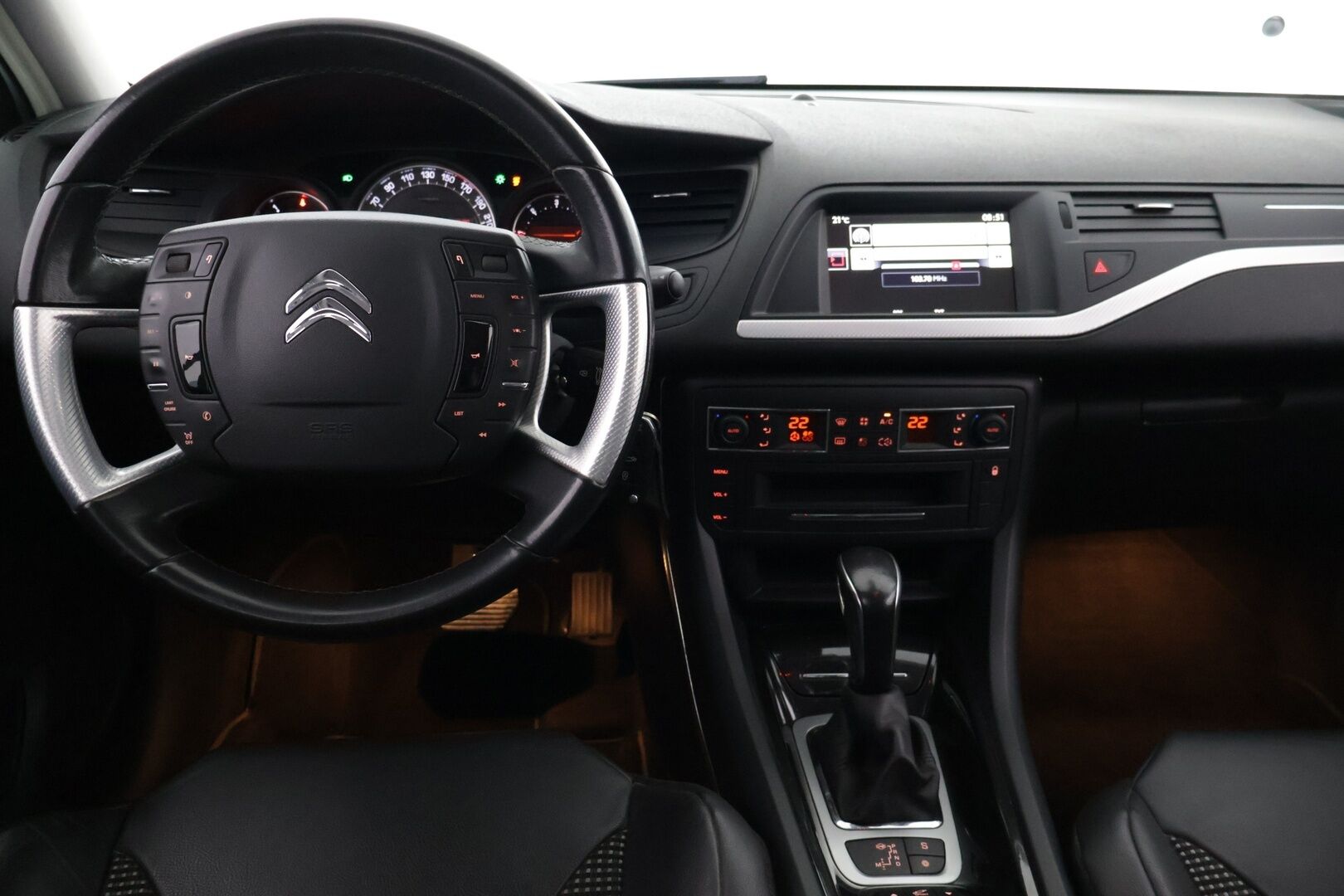 Citroen C5 2016 BlueHDi 180 Exclusive Tourer Automaatti myydään Huutokaupat.com - Hierova penkki | Muistipenkki | CarPlay | Kamera | Koukku | Xenon | Navi | P.tutkat | Puolinahkat | Lohkolämmitin| Hihna vaihdettu 2025