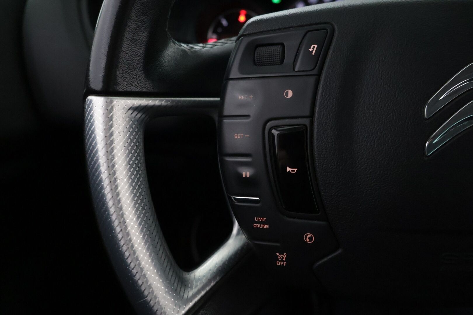 Citroen C5 2016 BlueHDi 180 Exclusive Tourer Automaatti myydään Huutokaupat.com - Hierova penkki | Muistipenkki | CarPlay | Kamera | Koukku | Xenon | Navi | P.tutkat | Puolinahkat | Lohkolämmitin| Hihna vaihdettu 2025