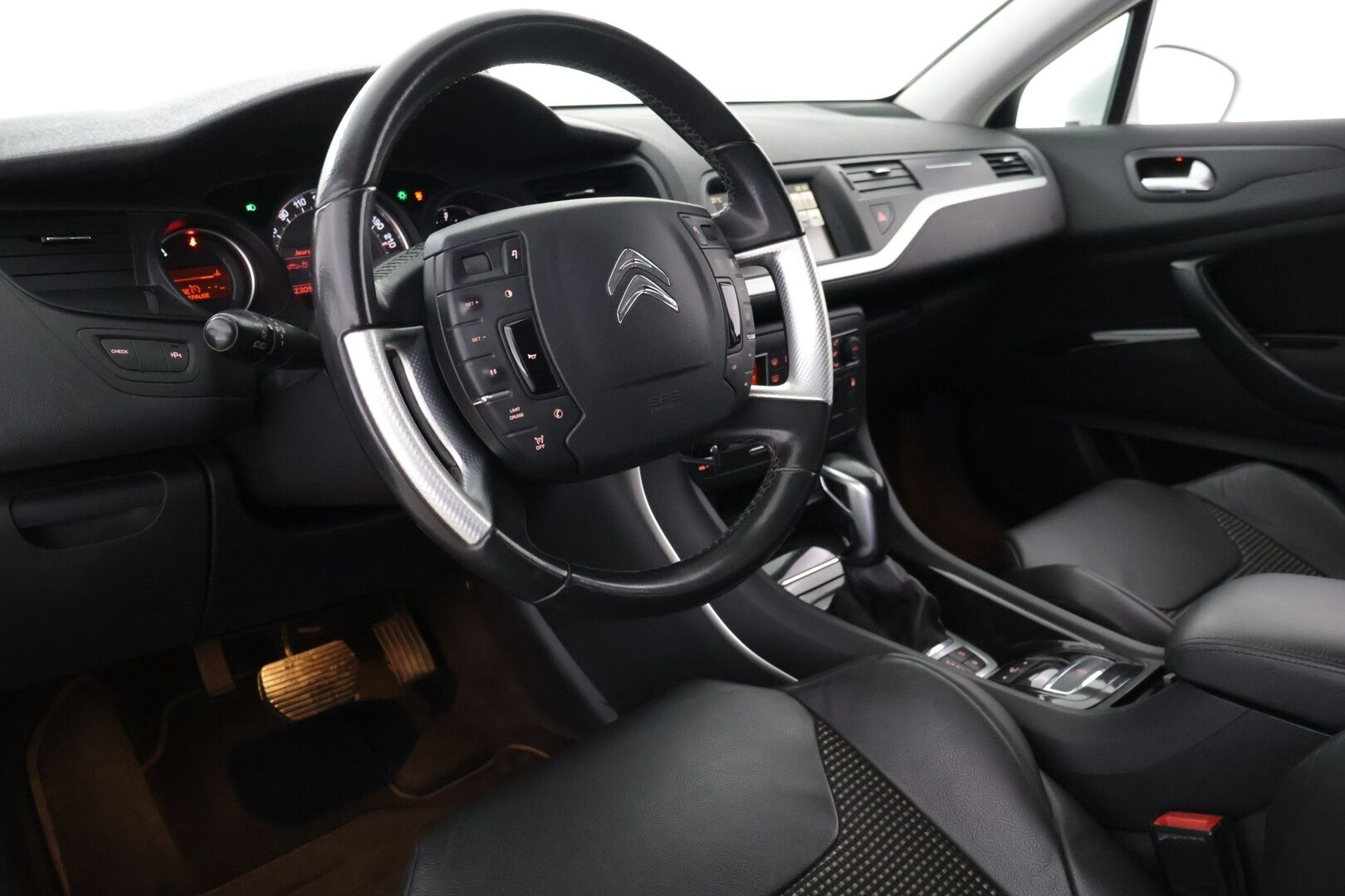 Citroen C5 2016 BlueHDi 180 Exclusive Tourer Automaatti myydään Huutokaupat.com - Hierova penkki | Muistipenkki | CarPlay | Kamera | Koukku | Xenon | Navi | P.tutkat | Puolinahkat | Lohkolämmitin| Hihna vaihdettu 2025