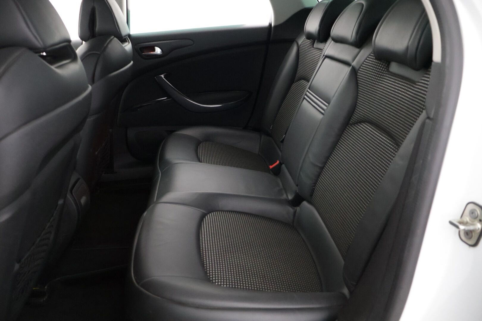 Citroen C5 2016 BlueHDi 180 Exclusive Tourer Automaatti myydään Huutokaupat.com - Hierova penkki | Muistipenkki | CarPlay | Kamera | Koukku | Xenon | Navi | P.tutkat | Puolinahkat | Lohkolämmitin| Hihna vaihdettu 2025