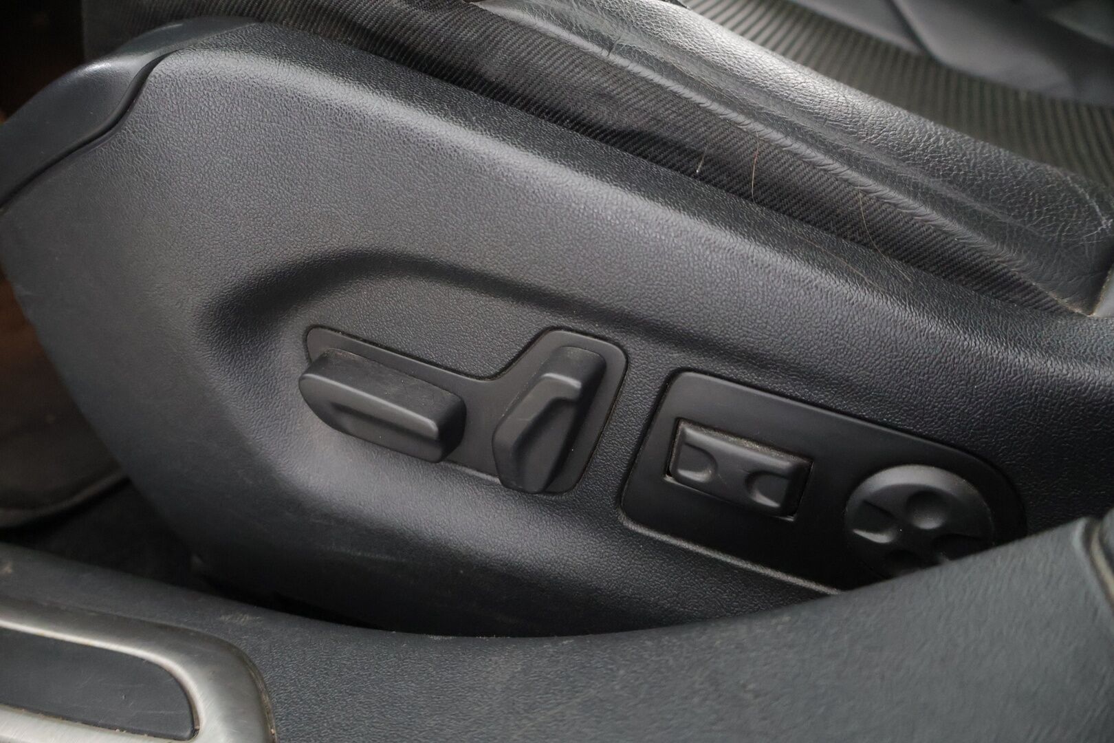 Citroen C5 2016 BlueHDi 180 Exclusive Tourer Automaatti myydään Huutokaupat.com - Hierova penkki | Muistipenkki | CarPlay | Kamera | Koukku | Xenon | Navi | P.tutkat | Puolinahkat | Lohkolämmitin| Hihna vaihdettu 2025