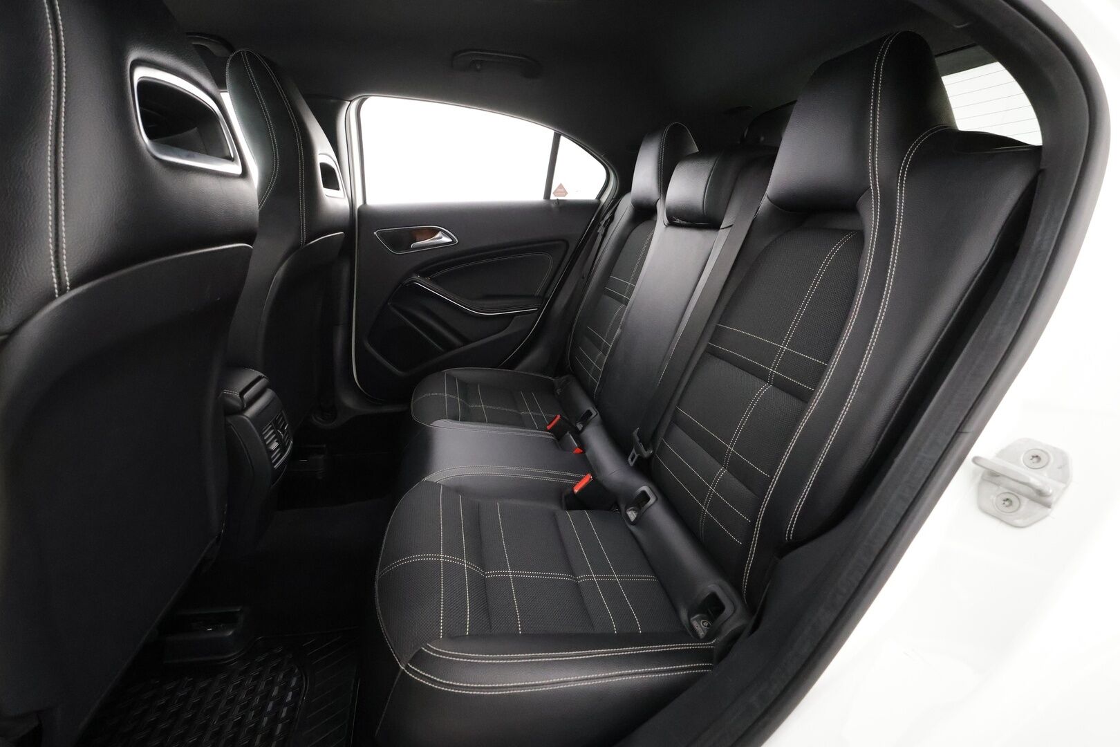 Mercedes-Benz A 2016 220 d 4Matic A Premium Business * Webasto / Koukku / LED-High Performance / Muistipenkki / P.kamera / Navi * - Suomi-auto / Kahdet renkaat