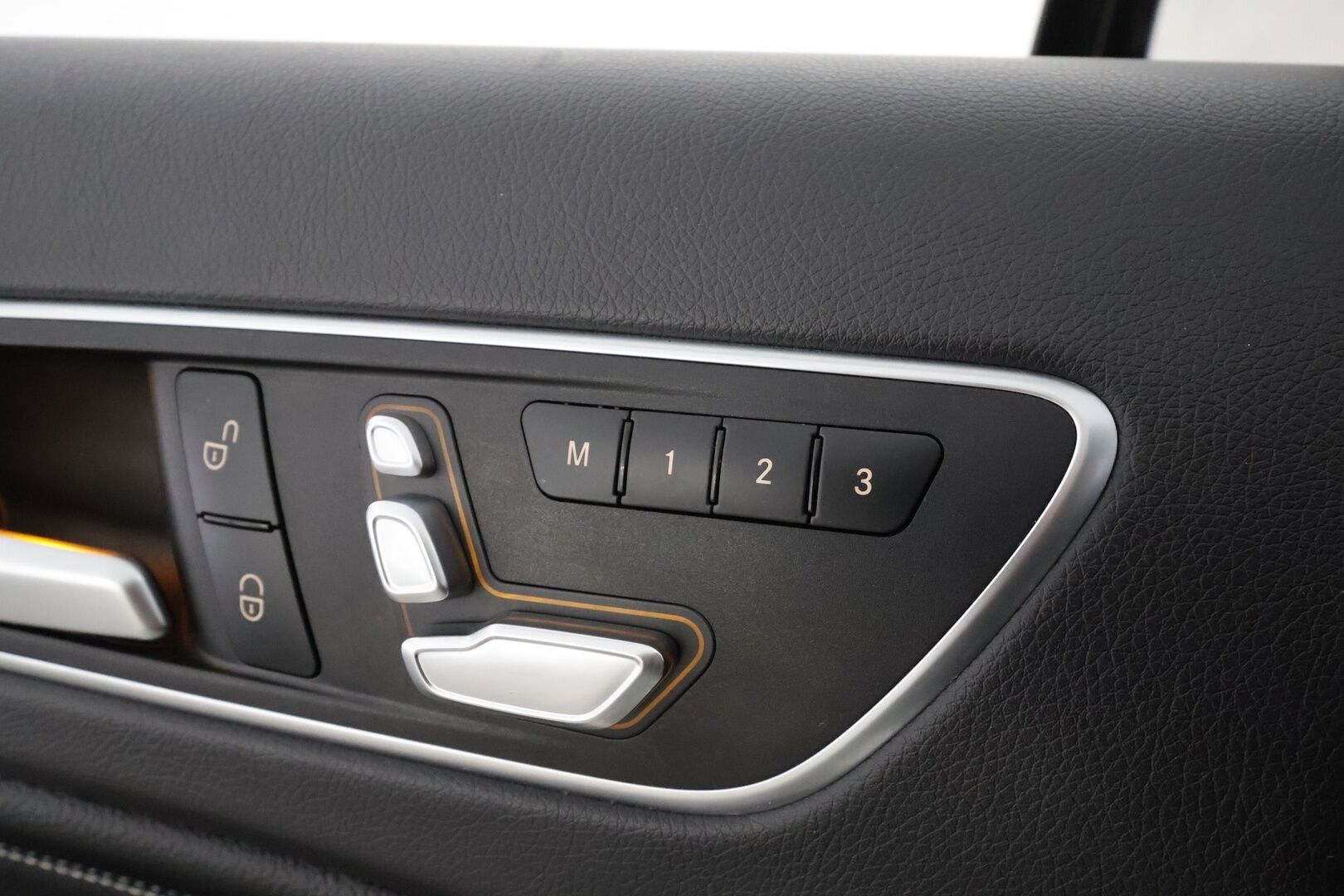 Mercedes-Benz A 2016 220 d 4Matic A Premium Business * Webasto / Koukku / LED-High Performance / Muistipenkki / P.kamera / Navi * - Neliveto / Suomi-auto / Kahdet renkaat - HULLUT VÄLIPÄIVÄT KORKOTARJOUS 2,49%