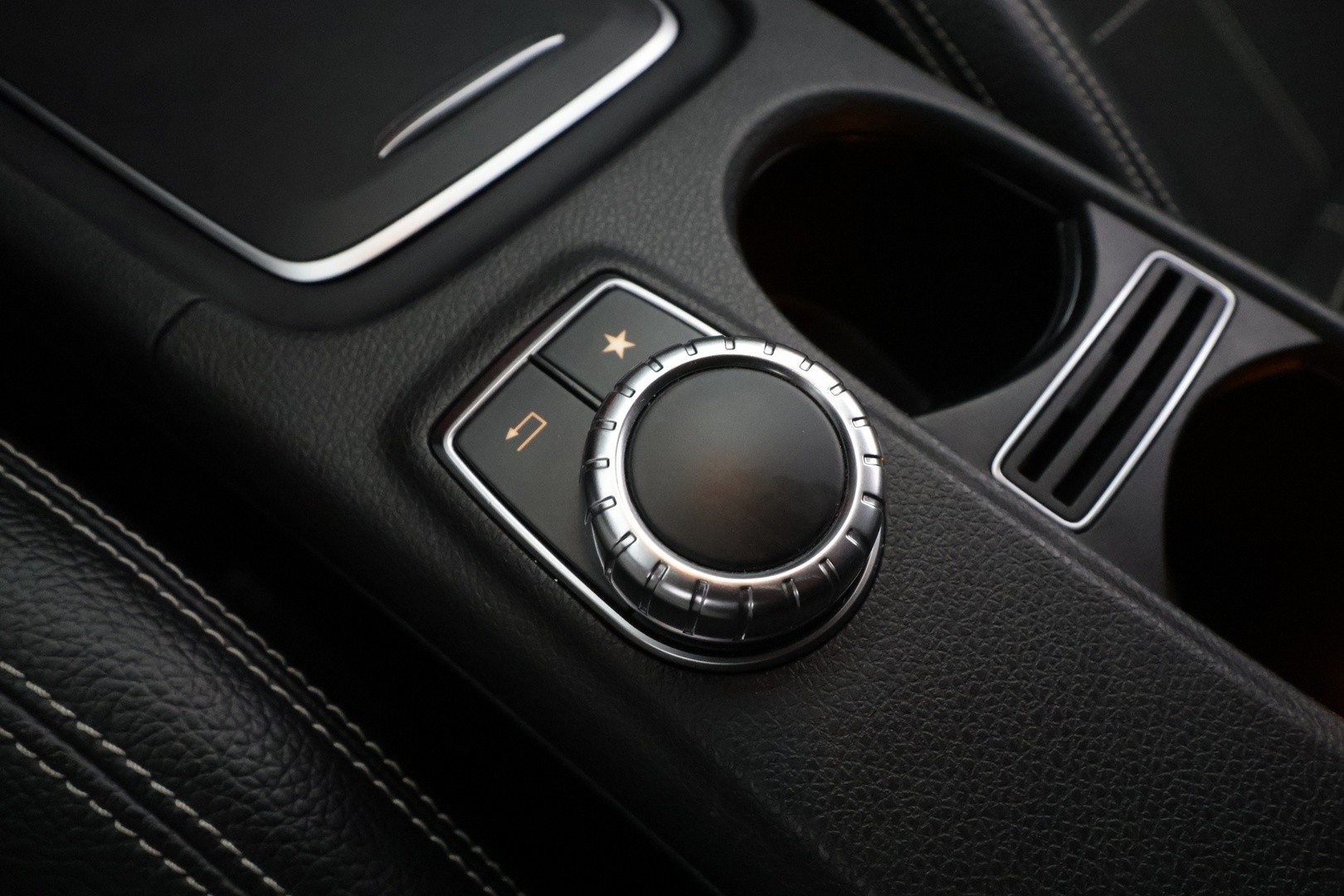 Mercedes-Benz A 2016 220 d 4Matic A Premium Business * Webasto / Koukku / LED-High Performance / Muistipenkki / P.kamera / Navi * - Suomi-auto / Kahdet renkaat - HULLUT JOULUT KORKOTARJOUS 2,49% 