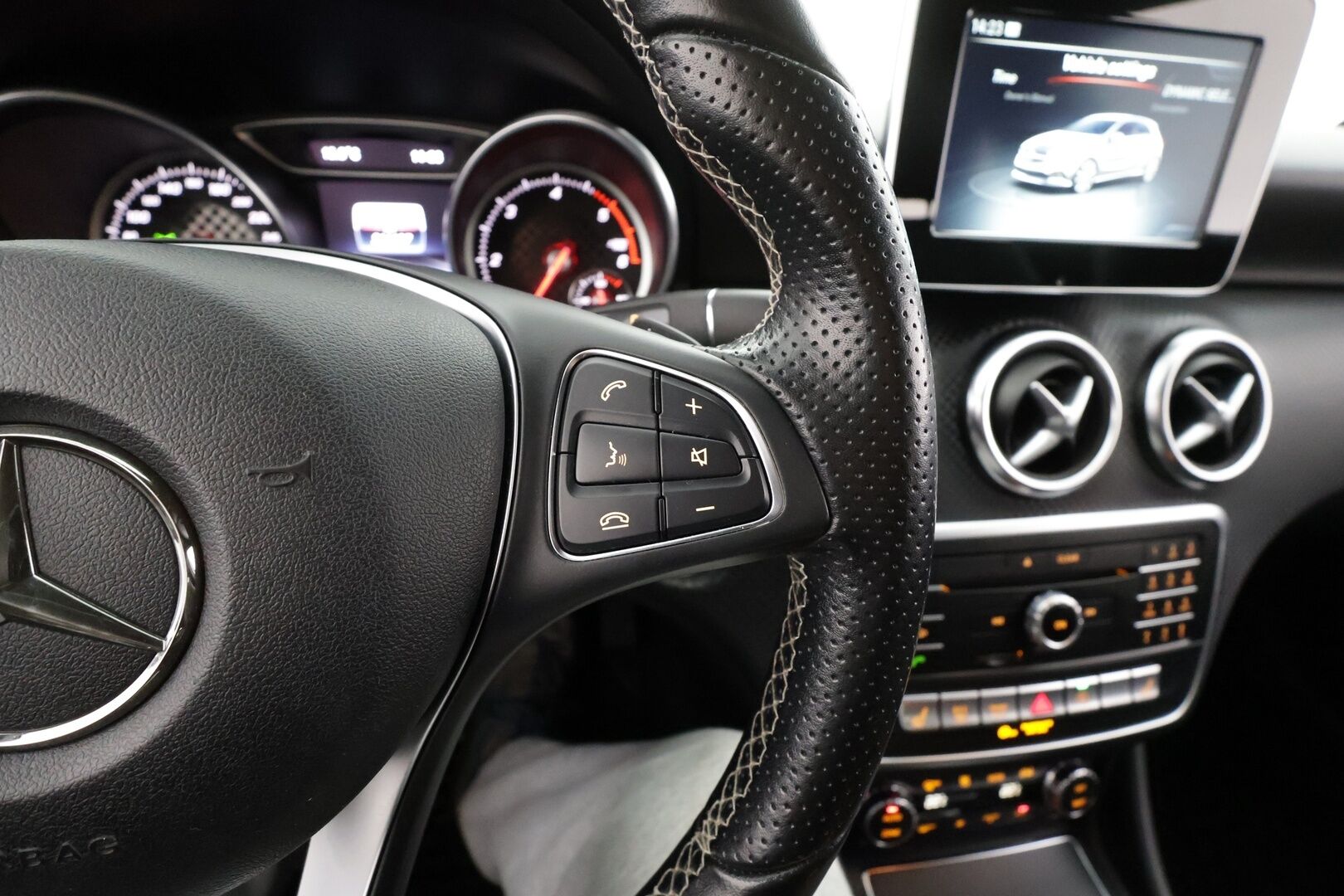 Mercedes-Benz A 2016 220 d 4Matic A Premium Business * Webasto / Koukku / LED-High Performance / Muistipenkki / P.kamera / Navi * - Suomi-auto / Kahdet renkaat