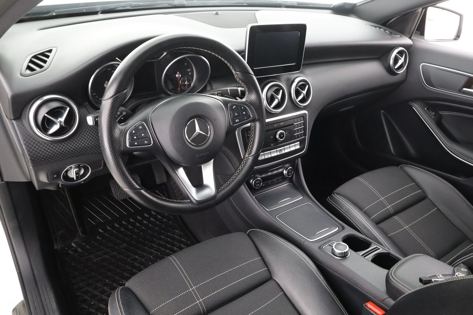 Mercedes-Benz A 2016 220 d 4Matic A Premium Business * Webasto / Koukku / LED-High Performance / Muistipenkki / P.kamera / Navi * - Suomi-auto / Kahdet renkaat