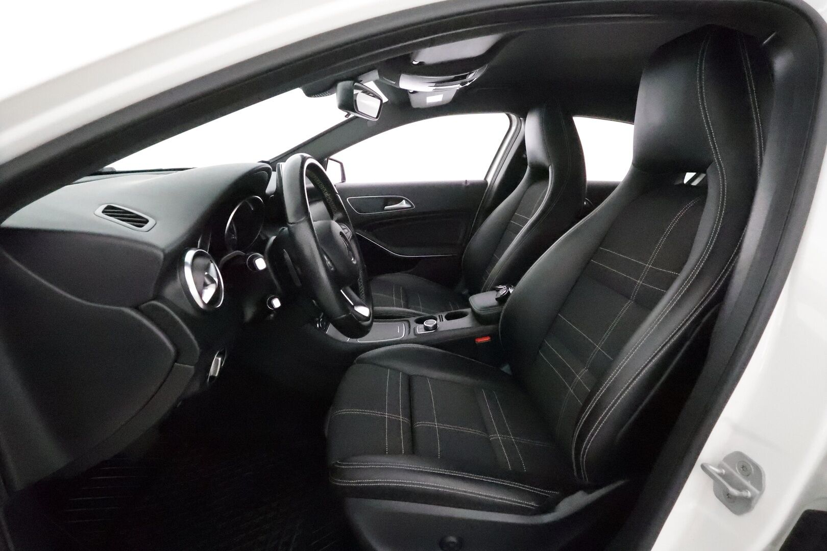 Mercedes-Benz A 2016 220 d 4Matic A Premium Business * Webasto / Koukku / LED-High Performance / Muistipenkki / P.kamera / Navi * - Suomi-auto / Kahdet renkaat - HULLU BLACKWEEK KORKOTARJOUS 2,49%