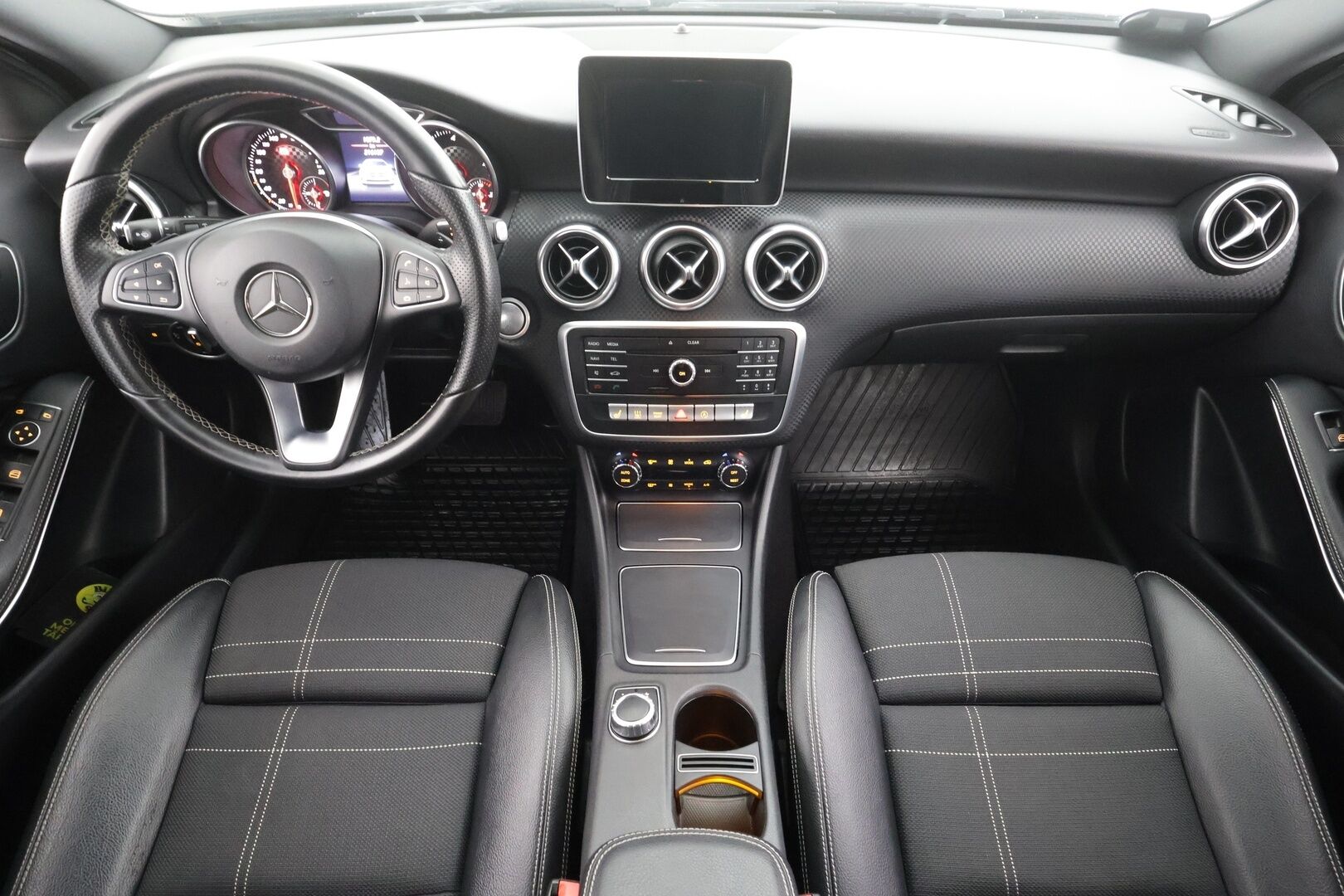 Mercedes-Benz A 2016 220 d 4Matic A Premium Business * Webasto / Koukku / LED-High Performance / Muistipenkki / P.kamera / Navi * - Neliveto / Suomi-auto / Kahdet renkaat - HULLUT VÄLIPÄIVÄT KORKOTARJOUS 2,49%