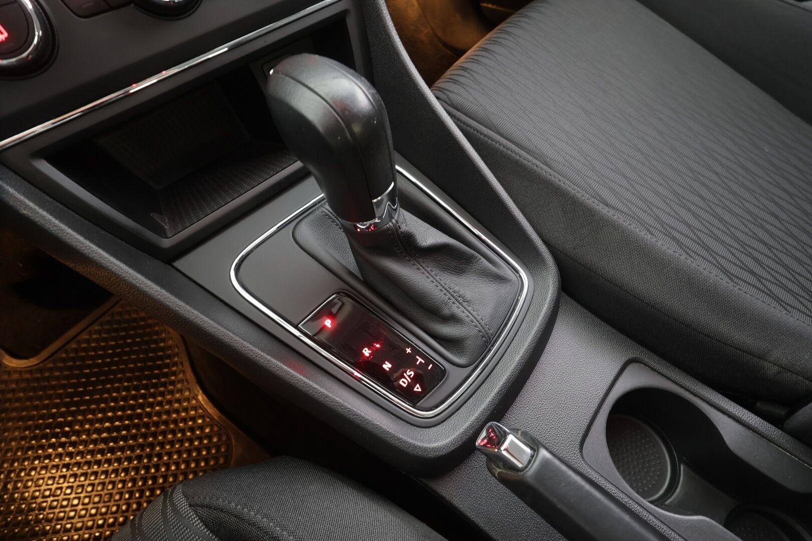 Seat Leon 2016 1,4 TSI 150 ACT Style DSG - | Vakkari | Webasto | Koukku | P.tutkat | LED | Navi | Apple&Android | Suomi-auto | Kahdet Renkaat |