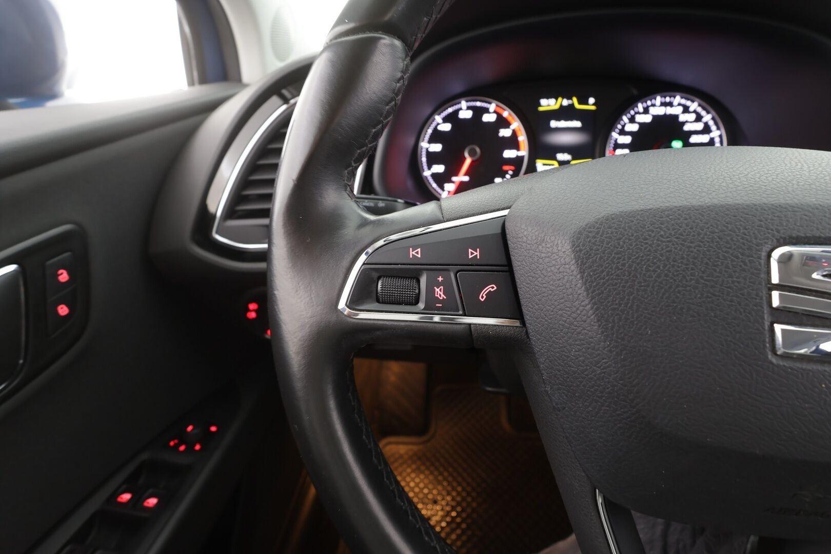 Seat Leon 2016 1,4 TSI 150 ACT Style DSG - | Vakkari | Webasto | Koukku | P.tutkat | LED | Navi | Apple&Android | Suomi-auto | Kahdet Renkaat |