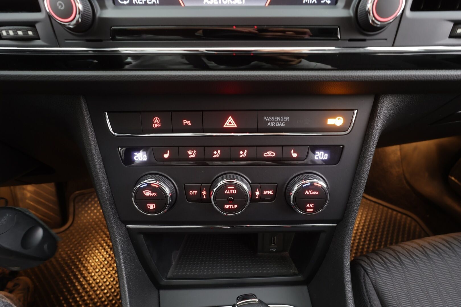 Seat Leon 2016 1,4 TSI 150 ACT Style DSG - | Vakkari | Webasto | Koukku | P.tutkat | LED | Navi | Apple&Android | Suomi-auto | Kahdet Renkaat |