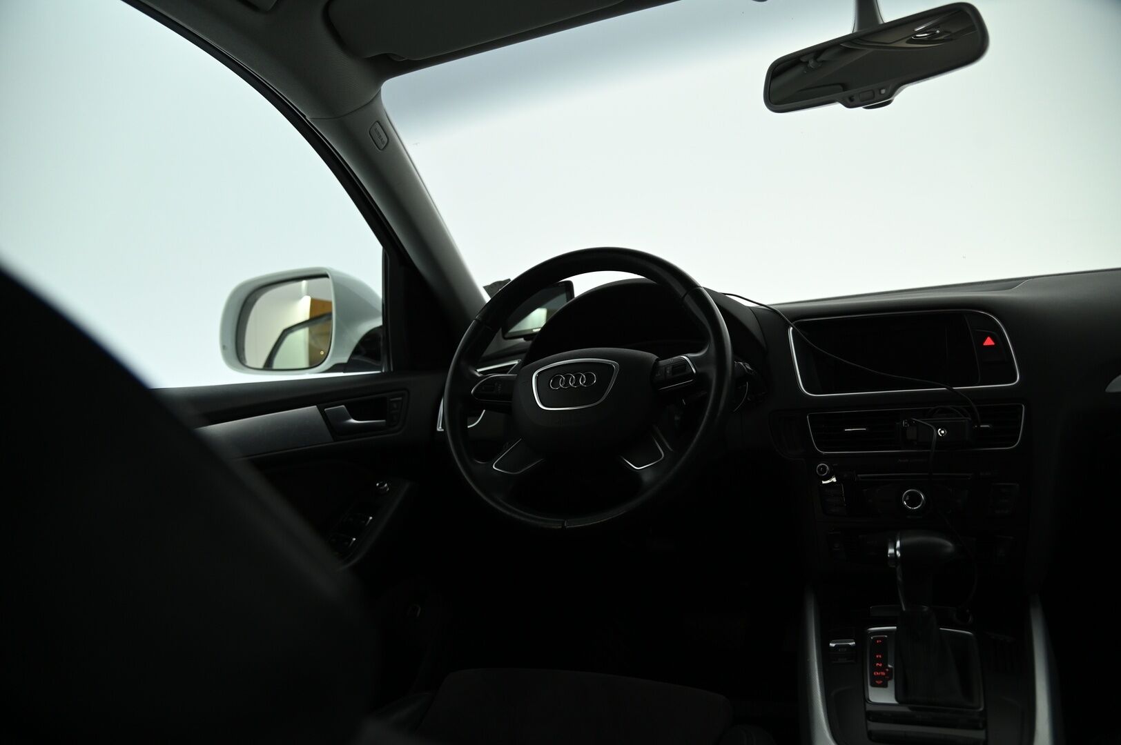 Audi Q5 2016 Offroad Land of quattro Edition 2,0 TDI 140 kW quattro S tronic* Nahka-alcantara / Vetokoukku / P. tutkat / Sähköluukku / Suomi-auto - Vähäisillä kilometreillä näyttävä katumaasturi!  Jakopää tehty 98tkm ja vaihteistoöljyt 107tkm!