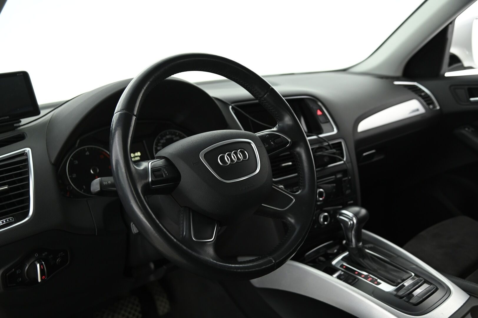 Audi Q5 2016 Offroad Land of quattro Edition 2,0 TDI 140 kW quattro S tronic* Nahka-alcantara / Vetokoukku / P. tutkat / Sähköluukku / Suomi-auto - Vähäisillä kilometreillä näyttävä katumaasturi!  Jakopää tehty 98tkm ja vaihteistoöljyt 107tkm!