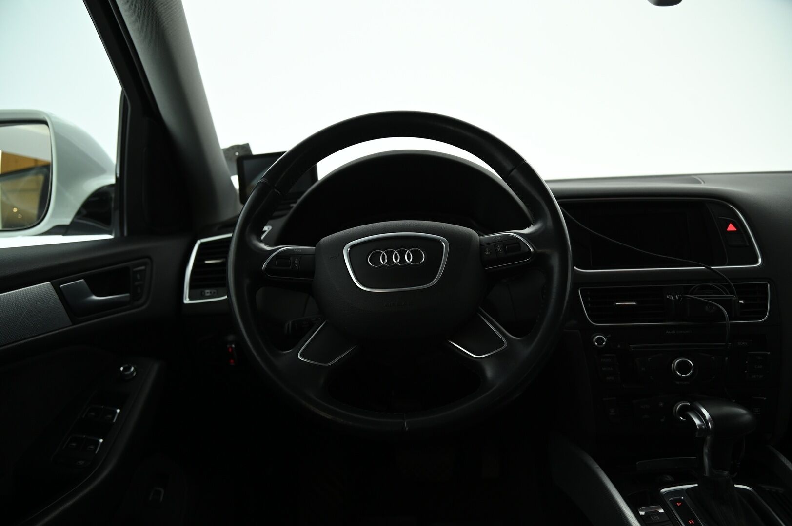 Audi Q5 2016 Offroad Land of quattro Edition 2,0 TDI 140 kW quattro S tronic* Nahka-alcantara / Vetokoukku / P. tutkat / Sähköluukku / Suomi-auto - Vähäisillä kilometreillä näyttävä katumaasturi!  Jakopää tehty 98tkm ja vaihteistoöljyt 107tkm!