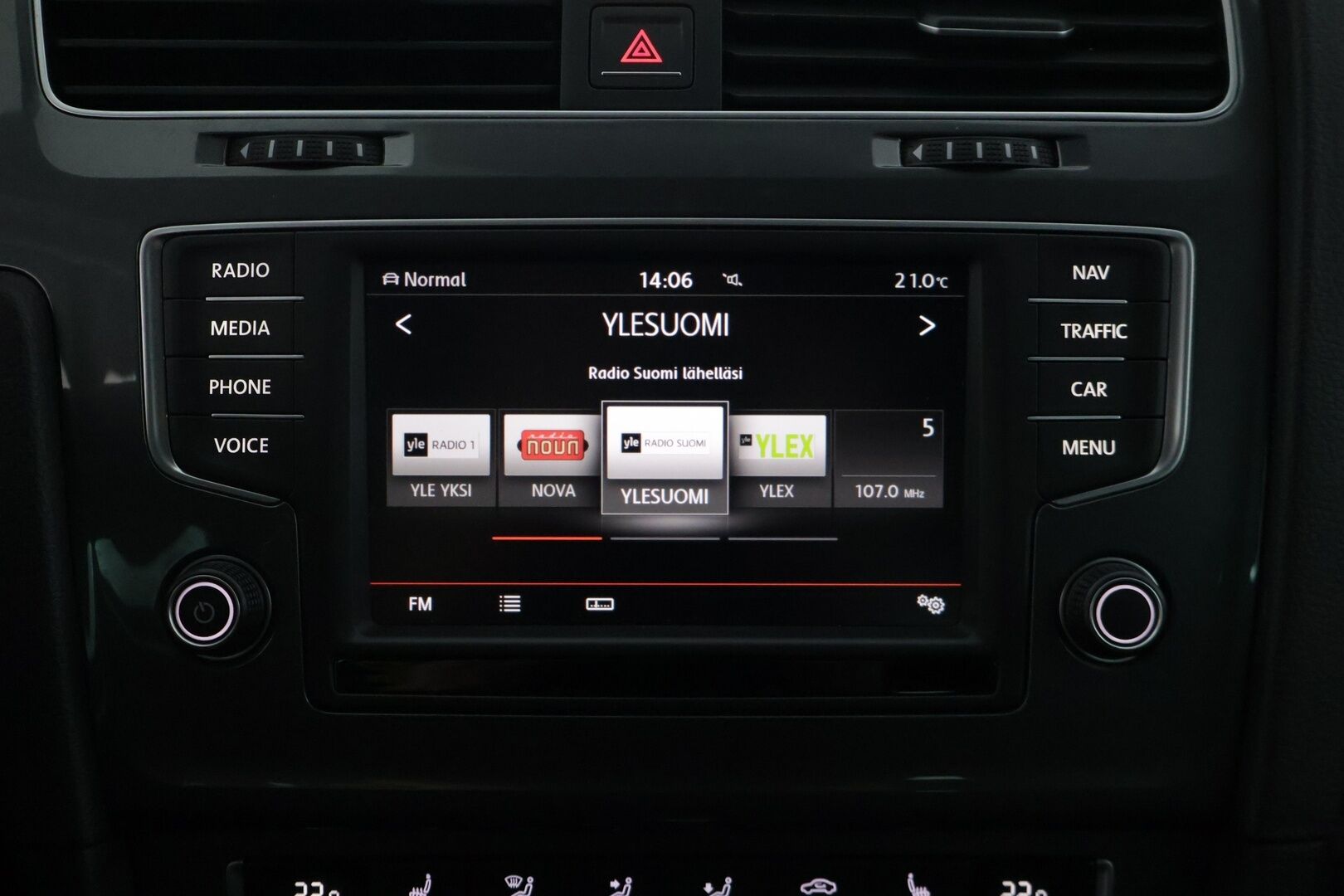 Volkswagen Golf 2016 Variant Alltrack 1,8 TSI 180 hv 4MOTION DSG Winter Edition - | Webasto | Adapt.vakkari | Puolinahkapenkit | Hieronta | Musta sisäkatto | Apple & Android | Navi |
