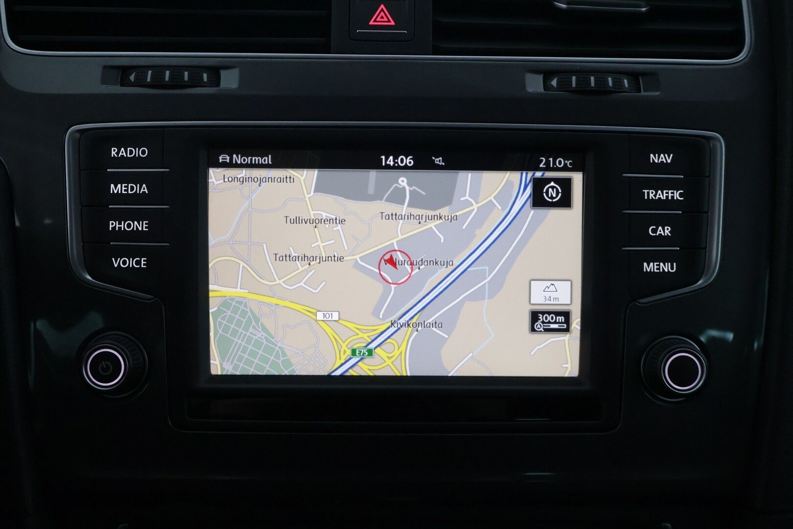 Volkswagen Golf 2016 Variant Alltrack 1,8 TSI 180 hv 4MOTION DSG Winter Edition - | Webasto | Adapt.vakkari | Puolinahkapenkit | Hieronta | Musta sisäkatto | Apple & Android | Navi |