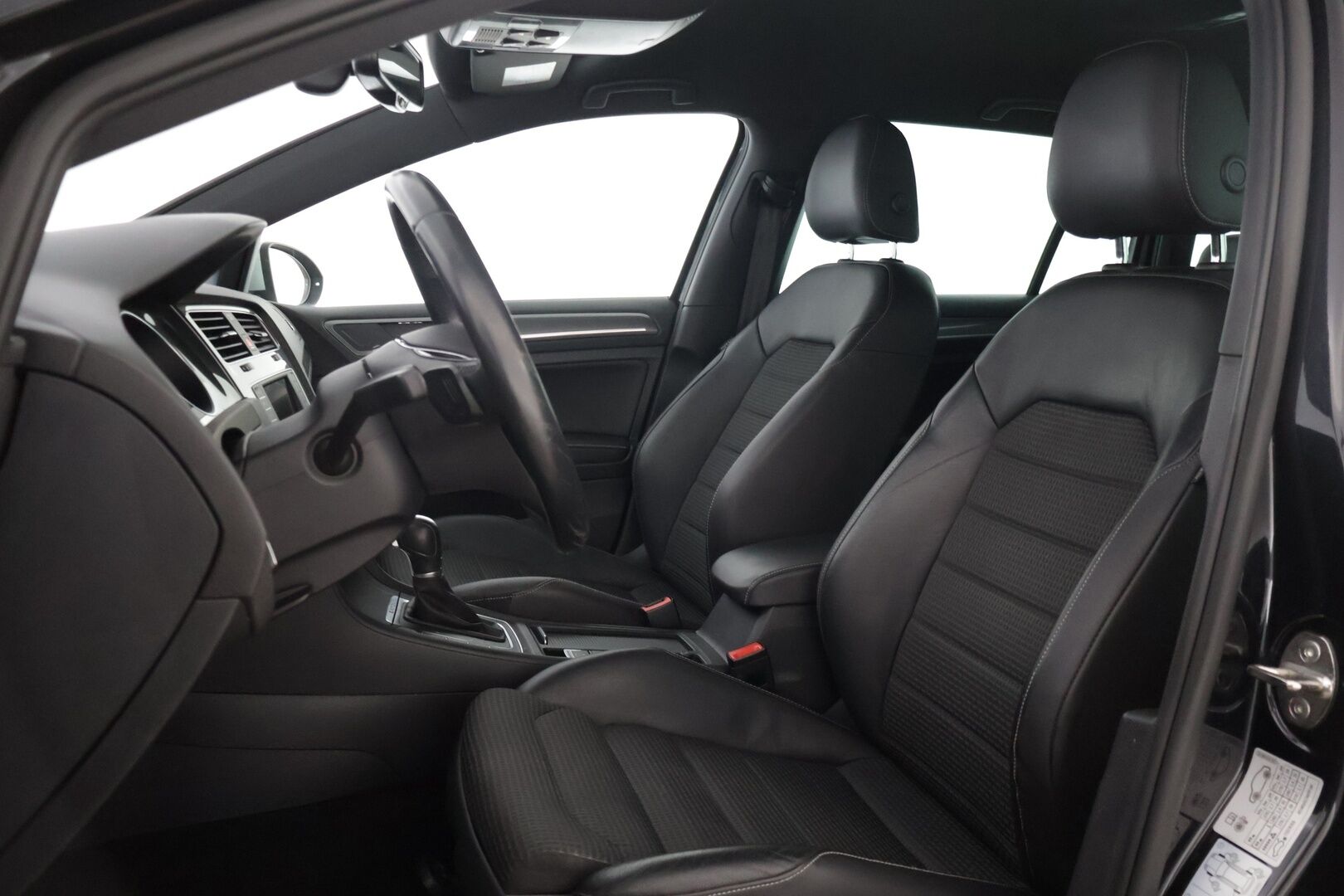 Volkswagen Golf 2016 Variant Alltrack 1,8 TSI 180 hv 4MOTION DSG Winter Edition - | Webasto | Adapt.vakkari | Puolinahkapenkit | Hieronta | Musta sisäkatto | Apple & Android | Navi |
