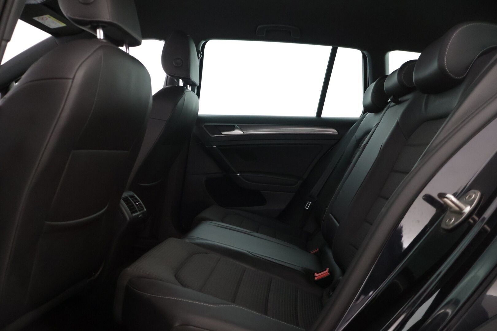 Volkswagen Golf 2016 Variant Alltrack 1,8 TSI 180 hv 4MOTION DSG Winter Edition - | Webasto | Adapt.vakkari | Puolinahkapenkit | Hieronta | Musta sisäkatto | Apple & Android | Navi |