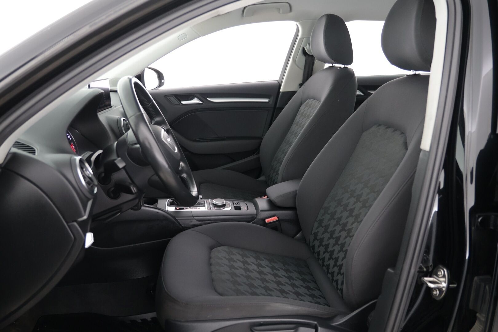 Audi A3 2016 Sportback Business 1,4 TFSI 92 kW S tronic / Bluetooth / 2x renkaat ja vanteet / - HULLUT AVAJAISHULINAT KORKOTARJOUS 3,29 %