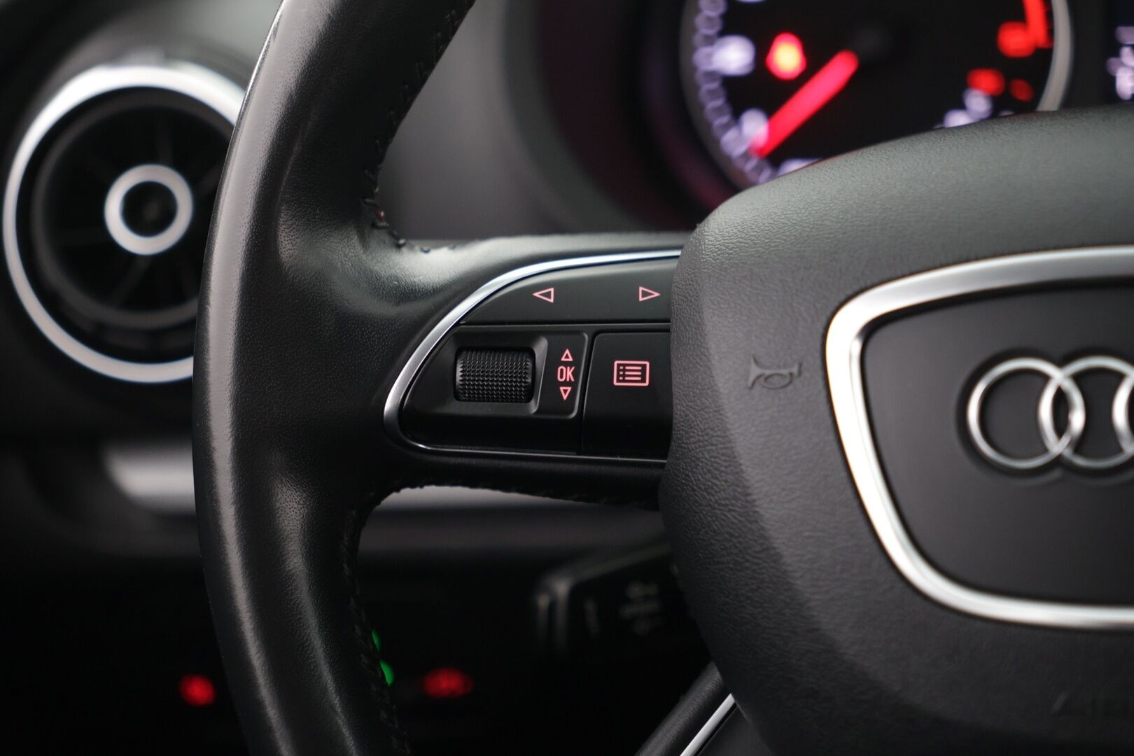 Audi A3 2016 Sportback Business 1,4 TFSI 92 kW S tronic / Bluetooth / 2x renkaat ja vanteet / - HULLUT AVAJAISHULINAT KORKOTARJOUS 3,29 %